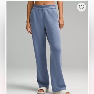 Lululemon Softstreme High-Rise Pant
Regular